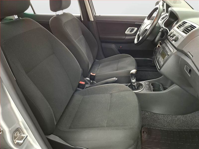 Škoda Fabia (2008) 1.6 16V, nová STK - fotka 9 z 13