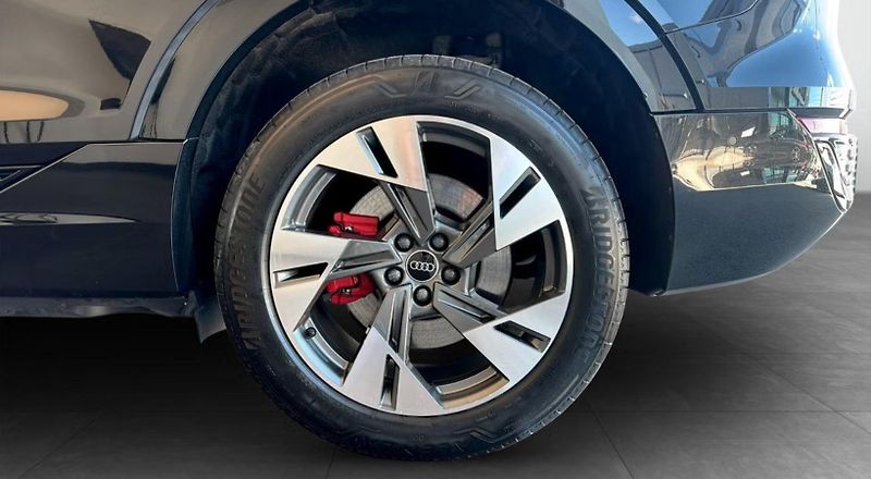 Audi Q8 e-tron SB 50 Q 360k Pano Matrix Tažné - fotka 6 z 21