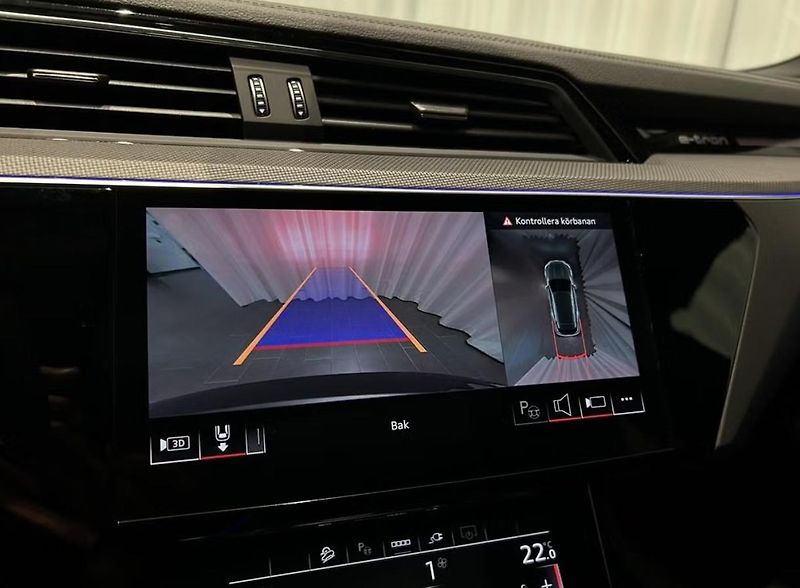 Audi Q8 e-tron 55 Q 360k Pano Matrix 4 zóny   - fotka 14 z 18