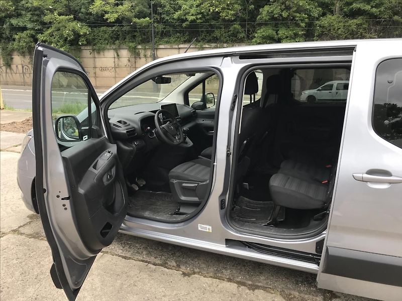 Opel Combo LIFE LONG 1.2T 81 KW 5 míst - fotka 8 z 16