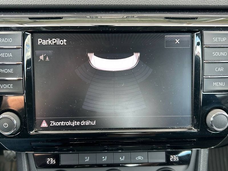 Škoda Superb (2017) 2.0 TDI Active - fotka 23 z 23