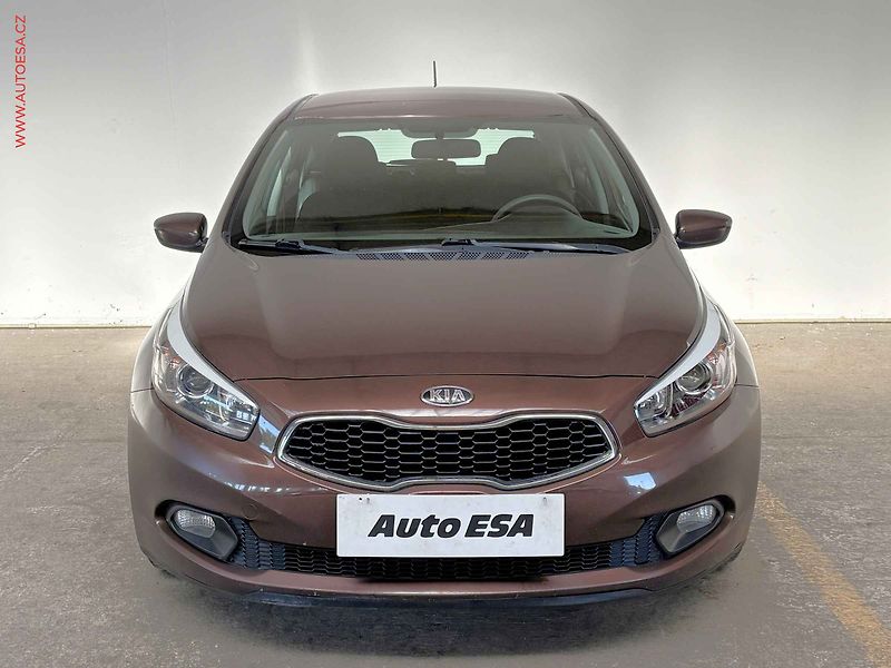 Kia Ceed (2013) 1.4i, ČR, servis.kniha, AC - fotka 2 z 14