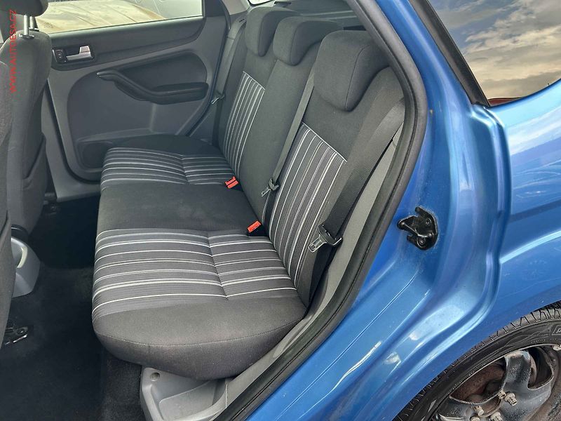 Ford Focus (2008) 1.6 16V, AC, STK6/28 - fotka 9 z 14