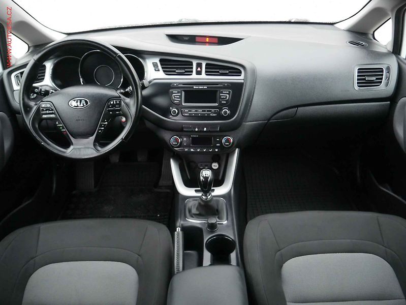 Kia Ceed (2012) 1.4CVVT, 2.maj,ČR, P.čidla - fotka 8 z 15
