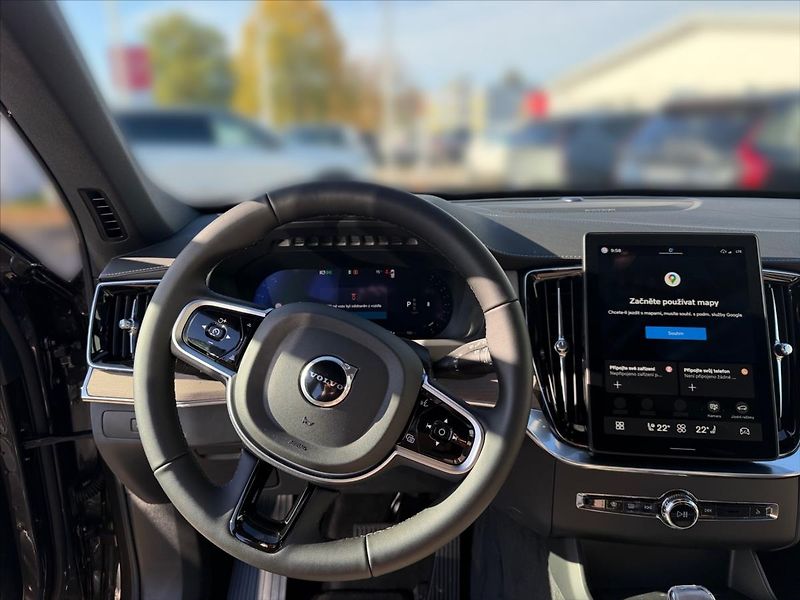 Volvo XC90 (2026) 2,0 B5 AWD Plus Dark 6135 - fotka 8 z 14