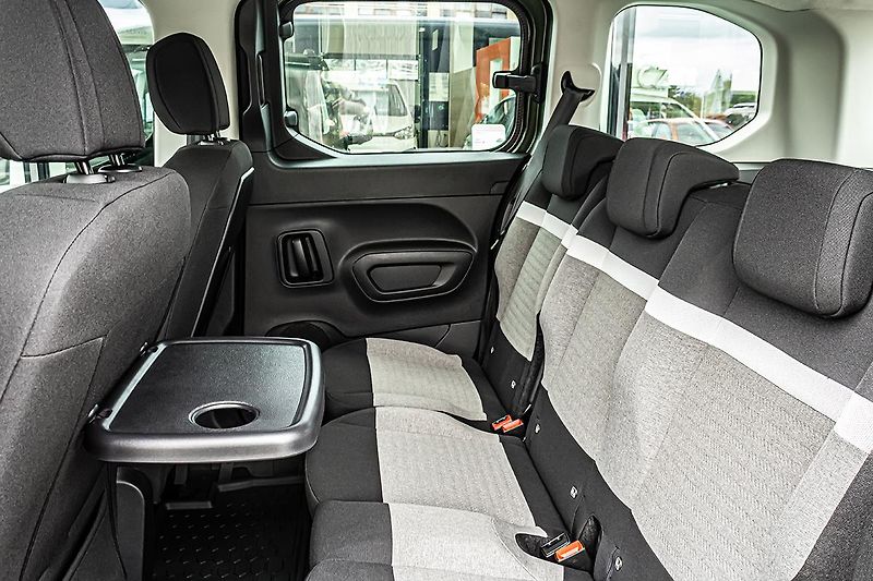 Citroën Berlingo (2026) 1,2 PLUS benzín 110k + KAMERA - fotka 14 z 14