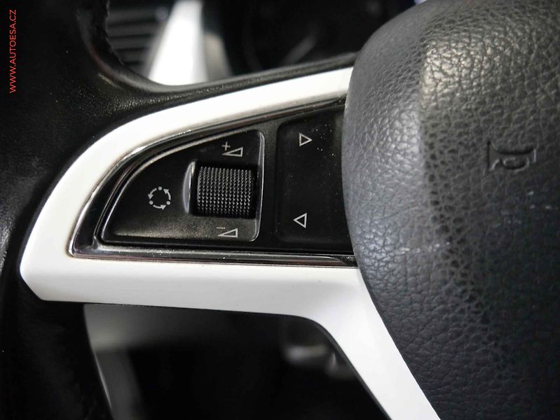 Škoda Rapid (2015) 1.2 TSi, ČR, Xenon, ponor - fotka 12 z 17