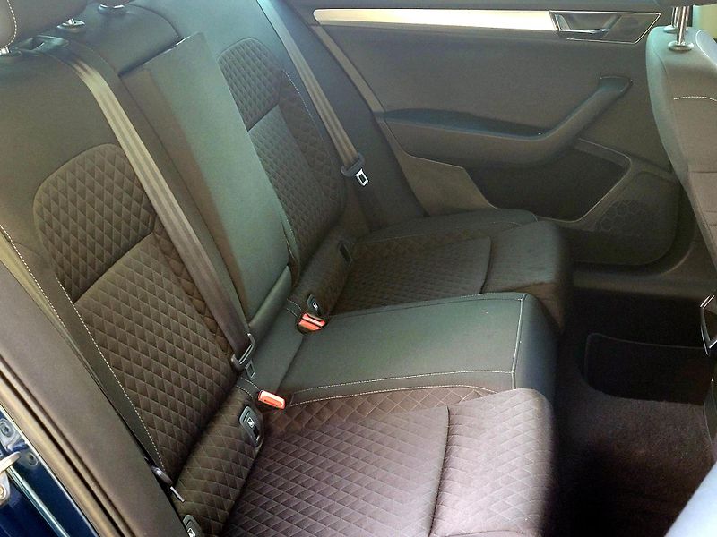 Škoda Superb TSi DSG AMB *SERVIS,CEBIA   - fotka 21 z 43