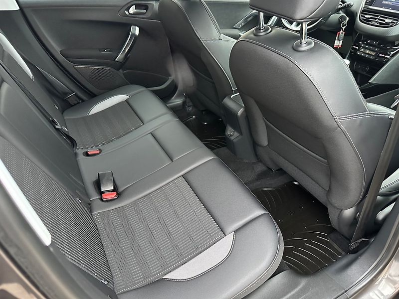 Peugeot 2008 (2016) 1.2 96kw Allure - fotka 12 z 25