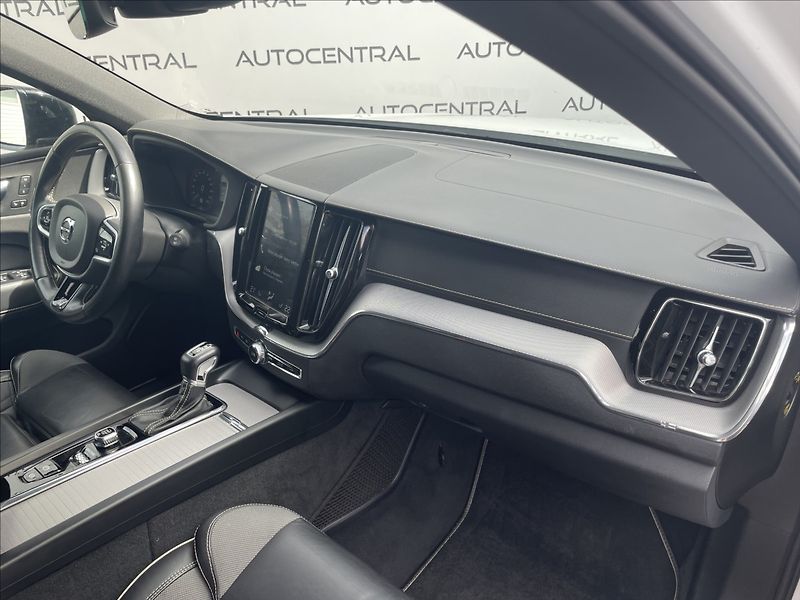 Volvo XC60 2,0 D,140kW,D4,4x4,AUT. R-DESI - fotka 20 z 25