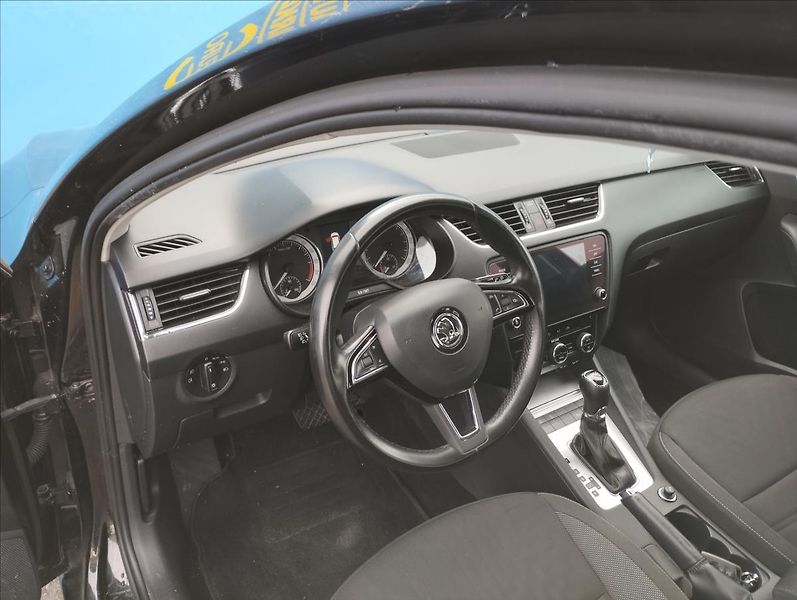 Škoda Octavia 1,6 - fotka 7 z 21