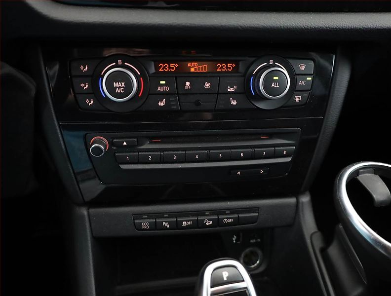 BMW X1 (2013) xDrive18d, 4X4, Automat, Navi - fotka 10 z 18