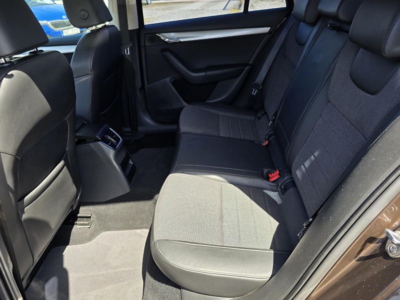 Škoda Octavia 1.4TSI ELEGANCE 1Majitel - fotka 14 z 20