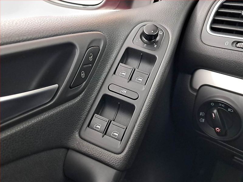 Volkswagen Golf (2011) 1.6 TDI, Tempomat - fotka 15 z 16