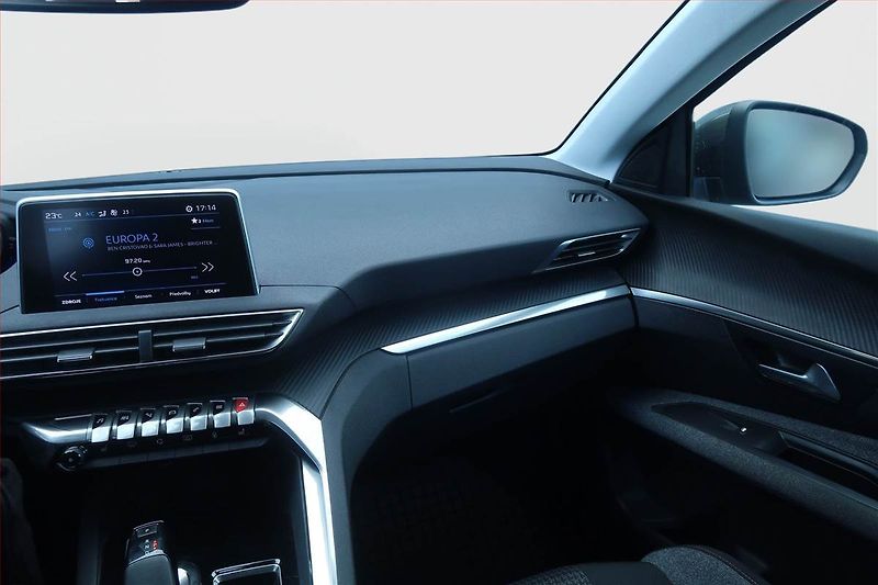 Peugeot 3008 (2017) 1.2 PureTech, Automat - fotka 8 z 23