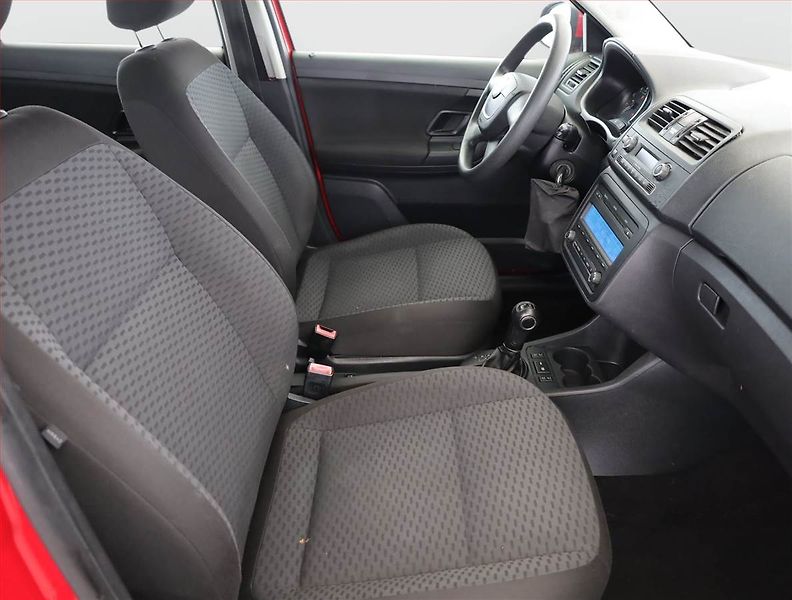 Škoda Fabia (2010) Ambiente 1.2 TSI, Automat - fotka 7 z 14