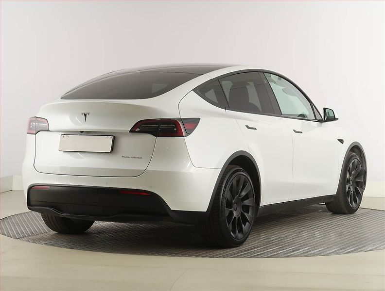 Tesla Model Y (2021) Long Range AWD 75kWh, SoH 91% - fotka 5 z 33