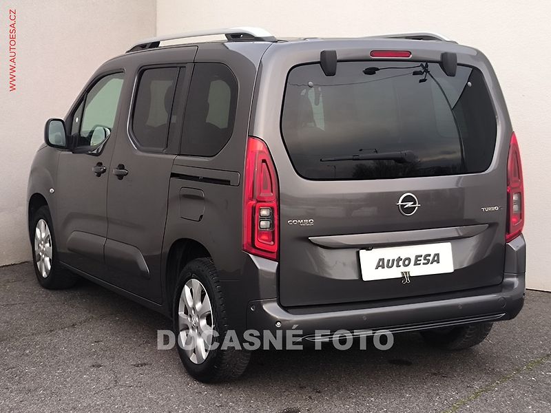Opel Combo (2019) 1.5CDTi, Life, navi, panor - fotka 6 z 25