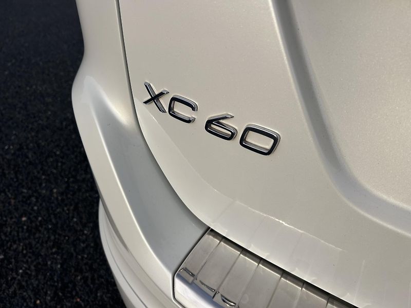 Volvo XC60 2.4 D5 Summum Polestar AWD  - fotka 30 z 33