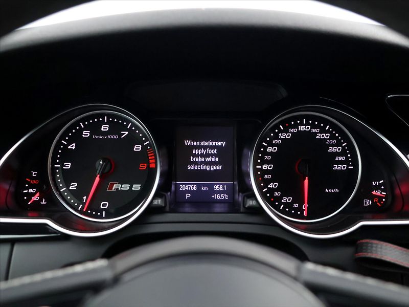 Audi RS 5 4,2 FSI 331KW QUATTRO CZ - fotka 18 z 32