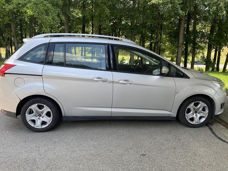 Ford Grand C-MAX (2016) 1.5 TDCi Plus-7 míst - fotka 4 z 26