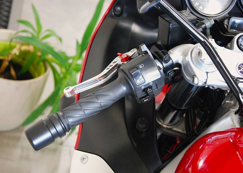 Yamaha YZF 1000 R Thunderace (1998) - fotka 10 z 20