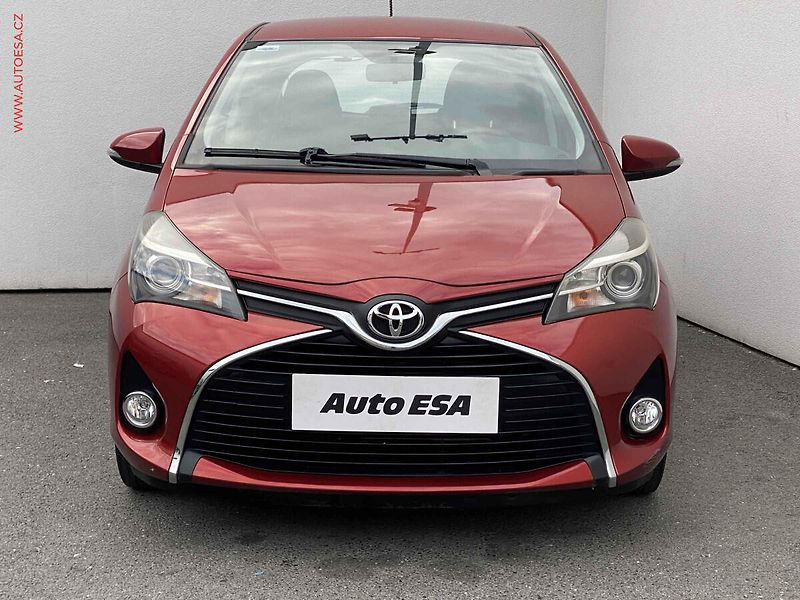 Toyota Yaris (2014) 1.0VVT-i, Comfort, kamera - fotka 2 z 17