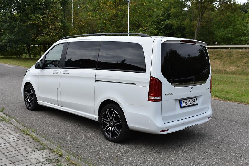 Mercedes-Benz Třídy V (2023) 300d AMG 4Matic REZERVACE - fotka 4 z 24