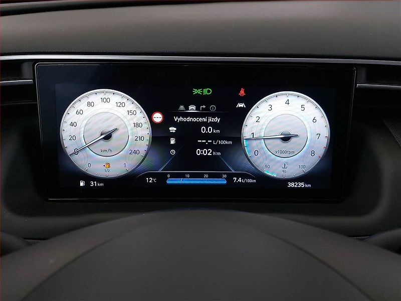 Hyundai Tucson (2024) 1.6 T-GDI - fotka 9 z 18