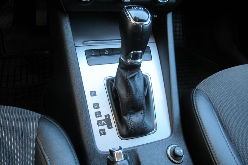 Škoda Octavia 2.0 TDi DSG  AUT. KLIMA NAVI  - fotka 15 z 35