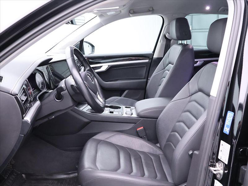 Volkswagen Touareg 3,0 TDI 170kW DSG 4M LED CZ - fotka 11 z 31