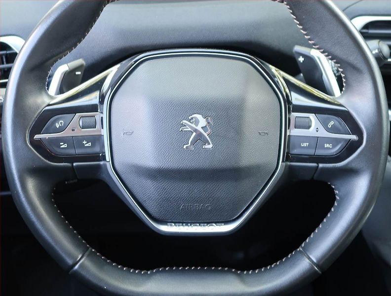 Peugeot 5008 (2020) PureTech 130, Automat, 7 míst - fotka 17 z 21