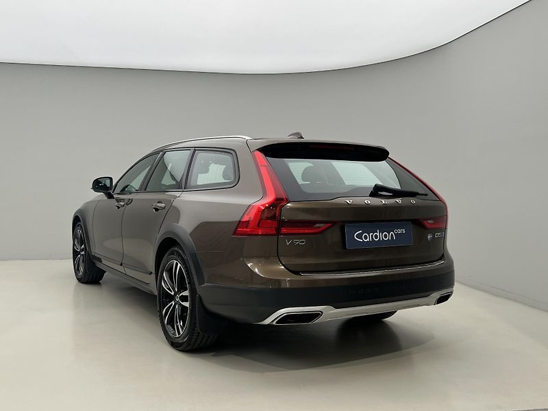 Volvo V90 CC D5 AWD PRO CZ 1. maj. - fotka 10 z 44