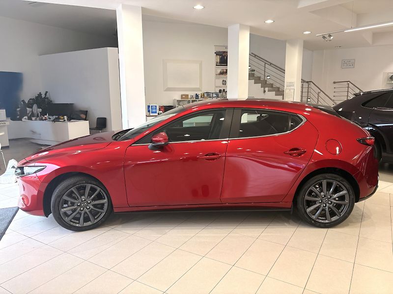Mazda 3 (2026) 2.5L G140 6MT FWD Centre-Line - fotka 4 z 18