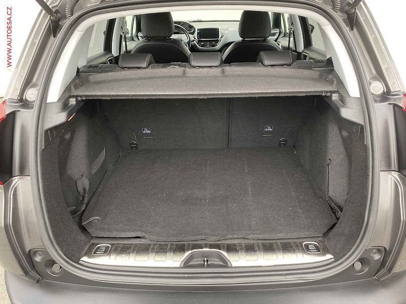 Peugeot 2008 (2018) 1.2 PT, Allure, navi, park - fotka 7 z 17