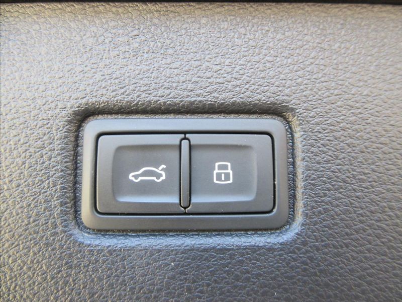 Audi Q7 3,0 TDi 210Kw, S-Line, 1.maj. - fotka 31 z 35