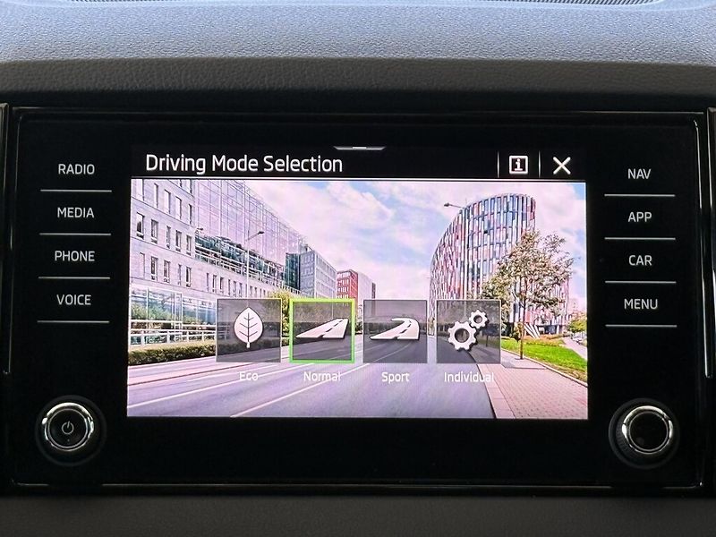 Škoda Karoq DSG 1,5TSi 110kW SportLine - fotka 12 z 24