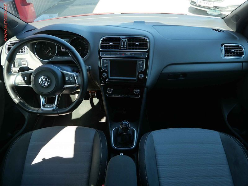 Volkswagen Polo (2016) 1.0 MPi, R-line - fotka 8 z 25