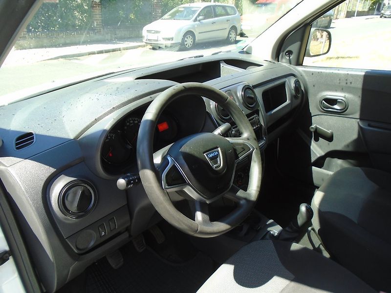 Dacia Dokker (2018) 1.6 i - fotka 18 z 20