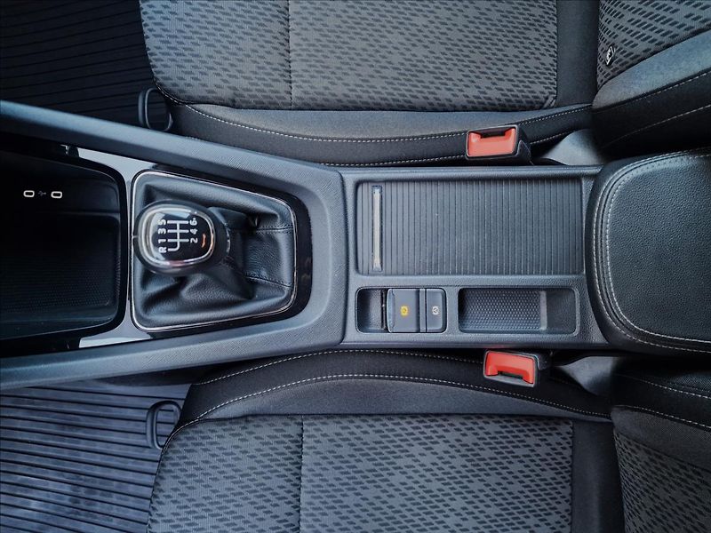 Škoda Octavia 2.0TDI Style, původ ČR,1.Maj. - fotka 36 z 50