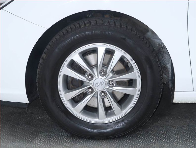 Hyundai i30 (2017) 1.0 T-GDI, Serv.kniha - fotka 14 z 17