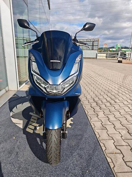 Honda PCX 125 (2023) najeto 1.865 Km - fotka 9 z 17