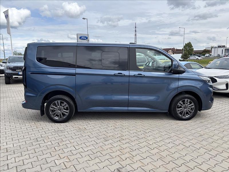 Ford Tourneo Custom 2,0 EcoBlue Titanium 125kW L1 - fotka 6 z 44