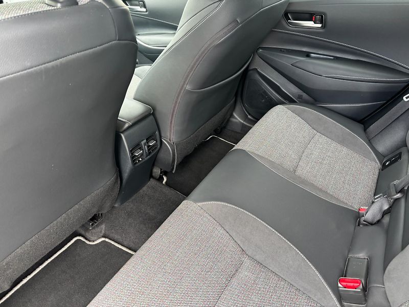 Toyota Corolla 1.8 HSD e-CVT Style Tech - fotka 24 z 28