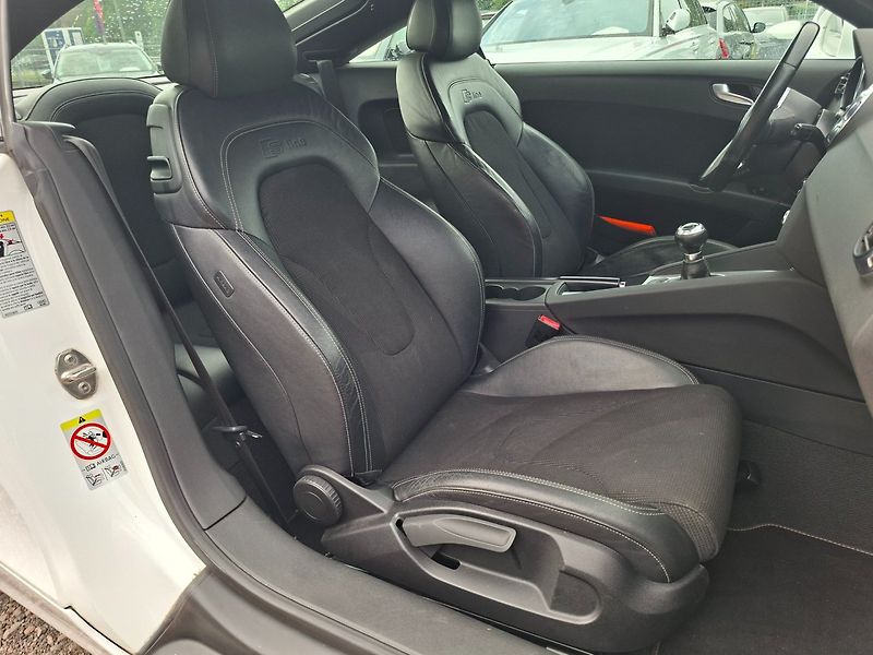 Audi TT (2009) 1.8TFSI 118kW MAN S-LINE - fotka 21 z 31