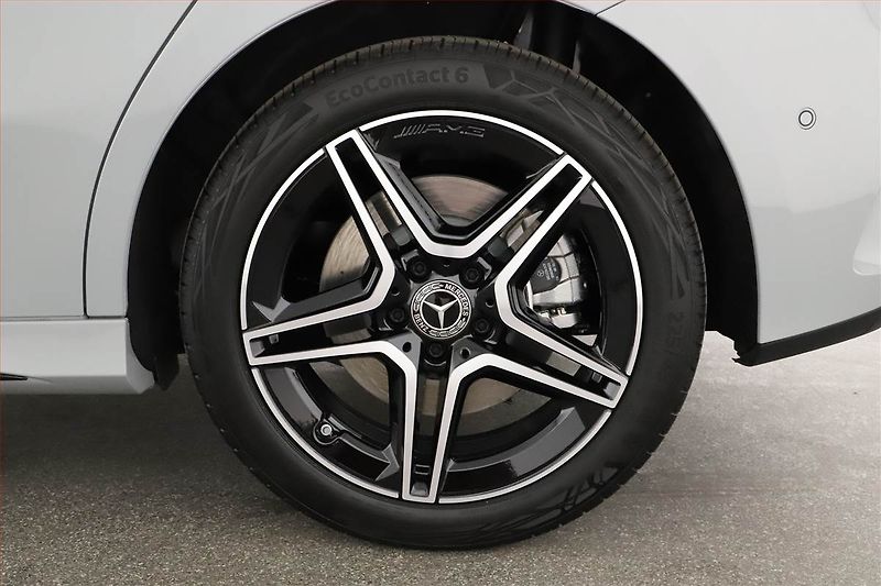 Mercedes-Benz Třídy A (2025) A 250 e, AMG LINE - fotka 28 z 30