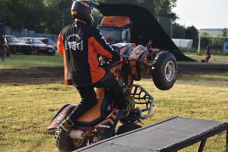 Kaskadéři z Flott Cascaders team předvedli v Bruntále své klasické autorodeo 25. června. V České Vsi vystoupí 28. června a v Bludově 1. července.