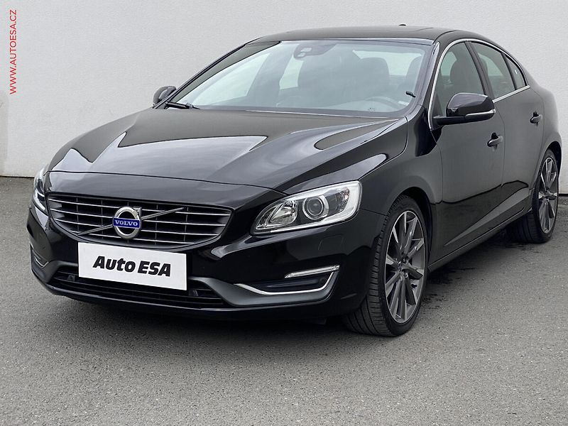 Volvo S60 (2013) 2.4 D5, Summum, bixen - fotka 3 z 19