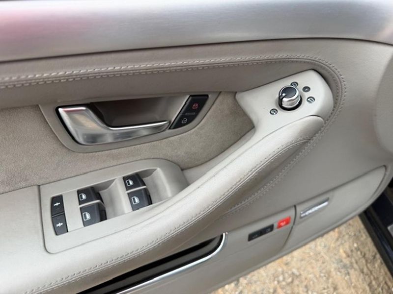 Audi A8 A8 L 4.2 FSI V8, quattro 257kW - fotka 15 z 47