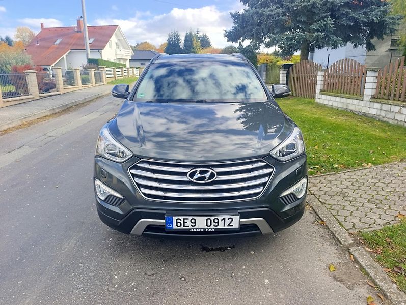 Hyundai Grand Santa Fe (2015) 2.2 CRDi 4x4 6míst tažné - fotka 4 z 20